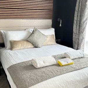 1 Bedroom Deluxe Lodge